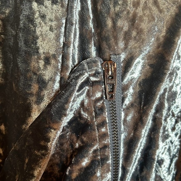 Blank NYC Crushed Velvet Moto Teal Asymmetrical Zip Front Jacket Size Small - Picture 5 of 8